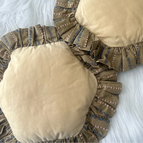 Lot of 2 Throw Pillows Multi Color Floral Vintage Cottagecore Home Decor - Picture 4 of 8